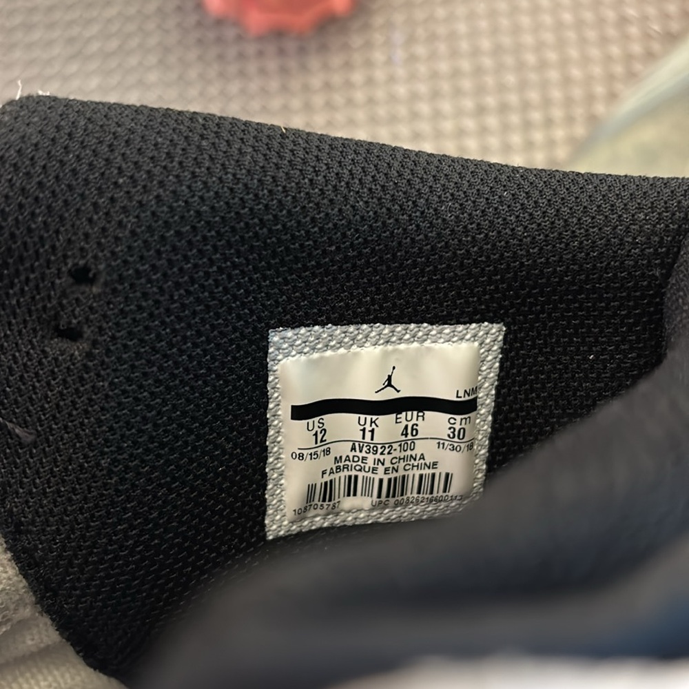 Nike - Picture 4 of 6